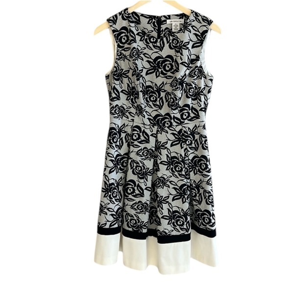 Liz Claiborne‎ Fit & Flare Floral Dress Size 6 - Picture 1 of 14